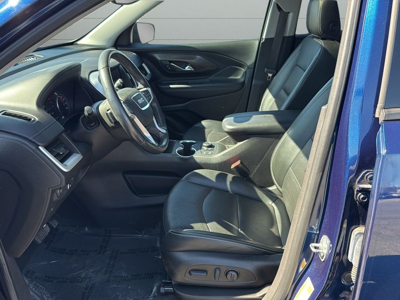 GMC Terrain Vehicle Full-screen Gallery Image 10