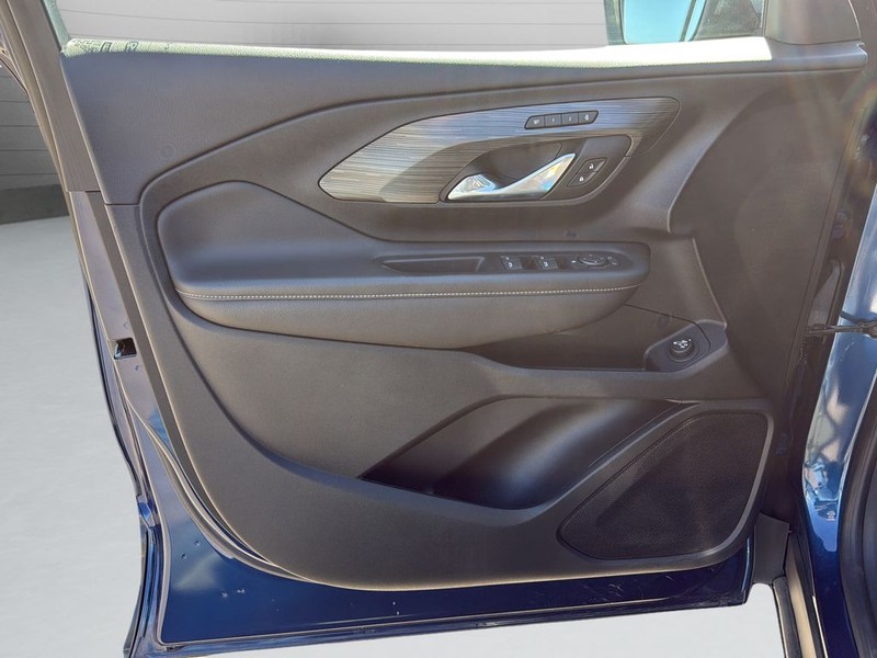 GMC Terrain Vehicle Full-screen Gallery Image 11