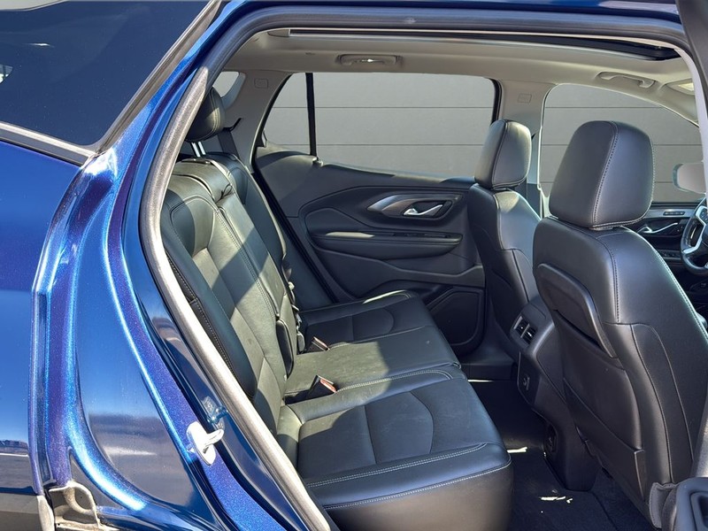 GMC Terrain Vehicle Full-screen Gallery Image 14