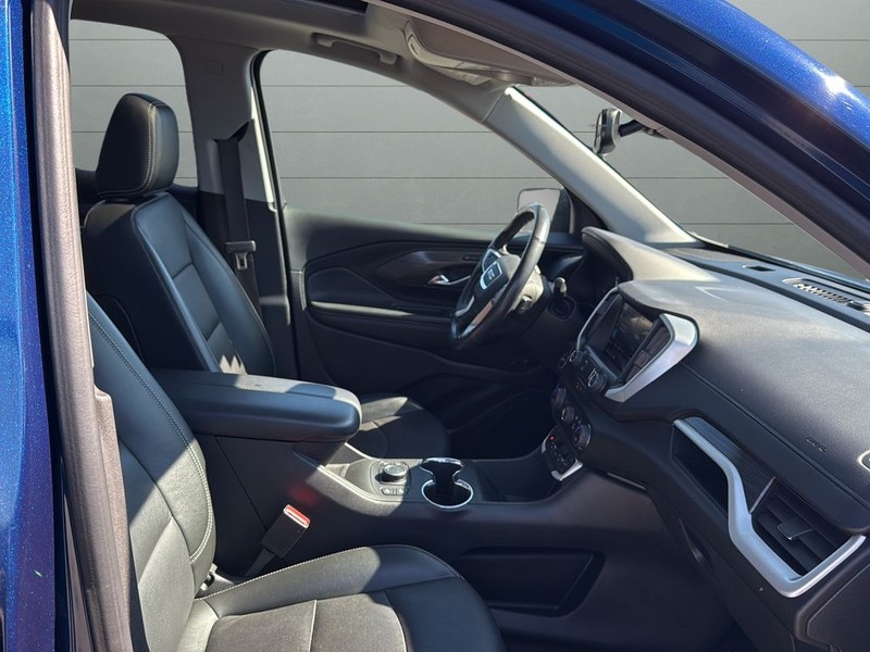 GMC Terrain Vehicle Full-screen Gallery Image 15