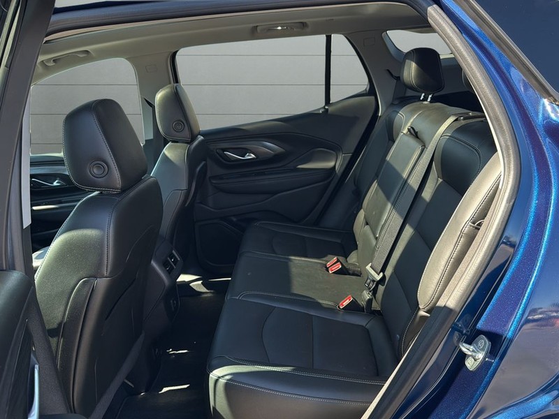 GMC Terrain Vehicle Full-screen Gallery Image 17