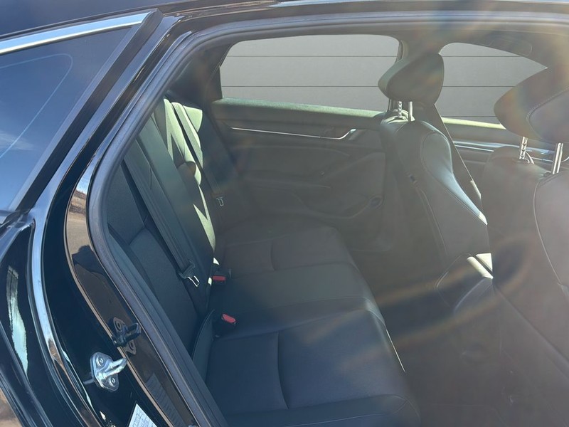 Honda Accord Hybrid Vehicle Full-screen Gallery Image 13