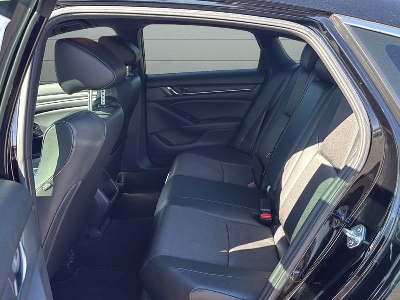 Honda Accord Hybrid Vehicle Full-screen Gallery Image 15