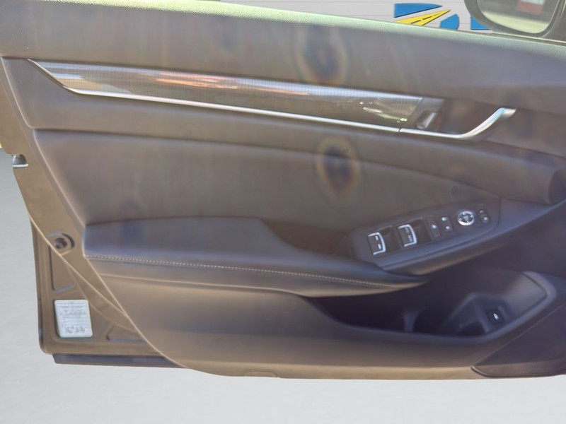 Honda Accord Hybrid Vehicle Full-screen Gallery Image 24