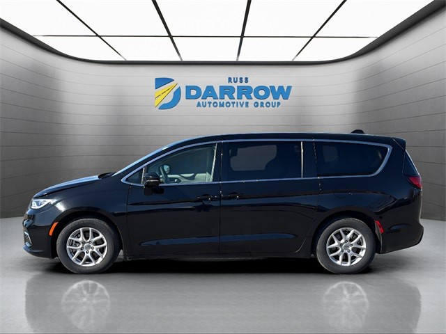 Chrysler Pacifica Vehicle Full-screen Gallery Image 2