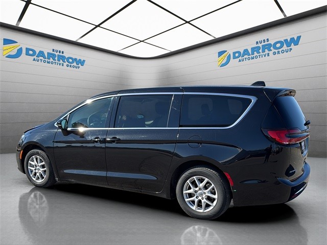 Chrysler Pacifica Vehicle Full-screen Gallery Image 3