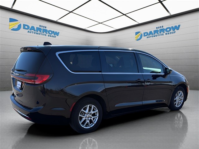 Chrysler Pacifica Vehicle Full-screen Gallery Image 5