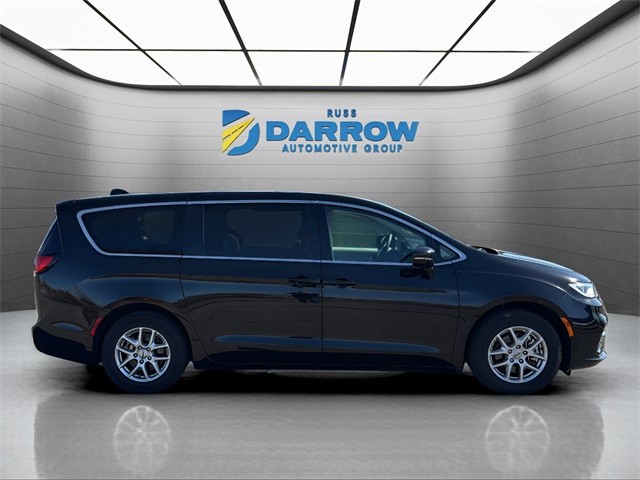 Chrysler Pacifica Vehicle Full-screen Gallery Image 6
