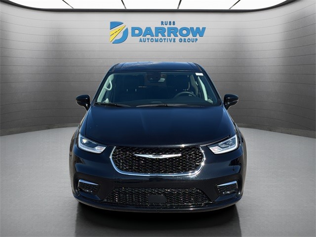 Chrysler Pacifica Vehicle Full-screen Gallery Image 8