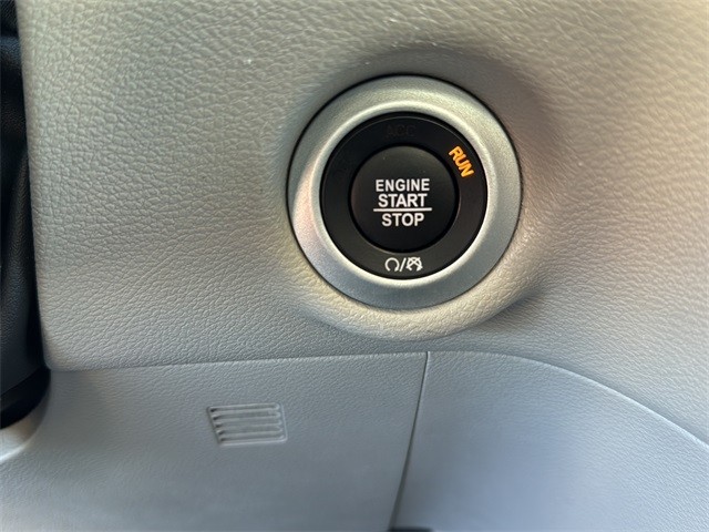 Chrysler Pacifica Vehicle Full-screen Gallery Image 19