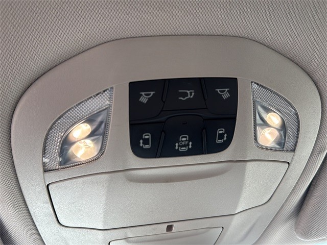 Chrysler Pacifica Vehicle Full-screen Gallery Image 22