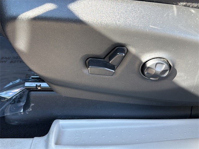 Chrysler Pacifica Vehicle Full-screen Gallery Image 24