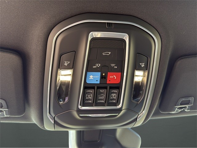 Jeep Grand Cherokee 4xe Vehicle Full-screen Gallery Image 13