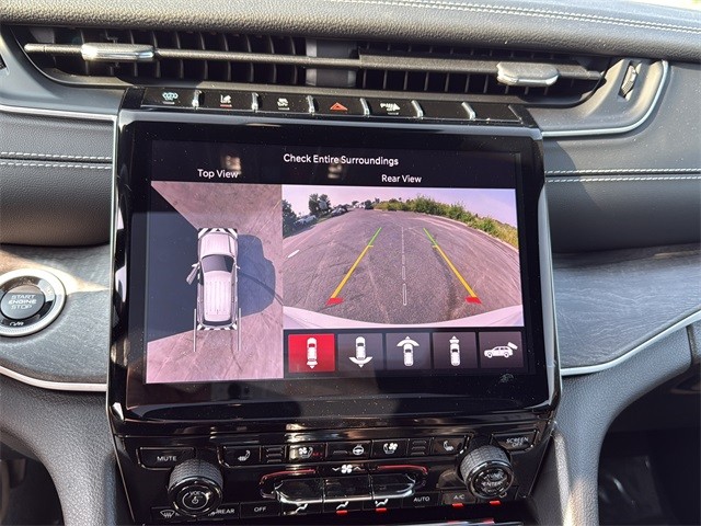 Jeep Grand Cherokee 4xe Vehicle Full-screen Gallery Image 14