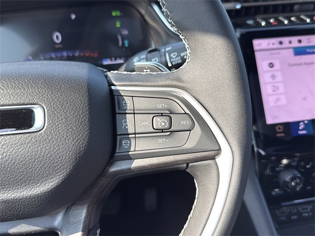 Jeep Grand Cherokee 4xe Vehicle Full-screen Gallery Image 18