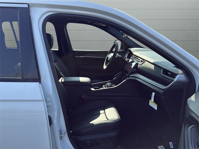 Jeep Grand Cherokee 4xe Vehicle Full-screen Gallery Image 21