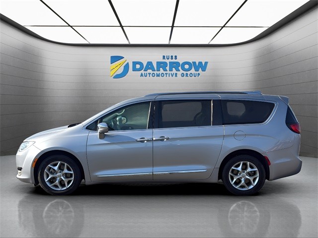 Chrysler Pacifica Vehicle Full-screen Gallery Image 2