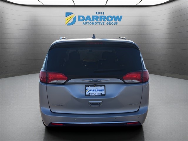 Chrysler Pacifica Vehicle Full-screen Gallery Image 4