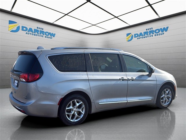 Chrysler Pacifica Vehicle Full-screen Gallery Image 5
