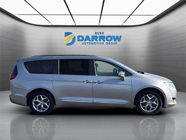 Chrysler Pacifica Vehicle Full-screen Gallery Image 6