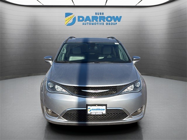Chrysler Pacifica Vehicle Full-screen Gallery Image 8
