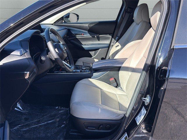 Mazda CX-30 Vehicle Full-screen Gallery Image 10