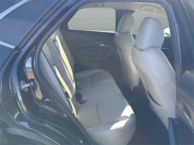 Mazda CX-30 Vehicle Full-screen Gallery Image 14