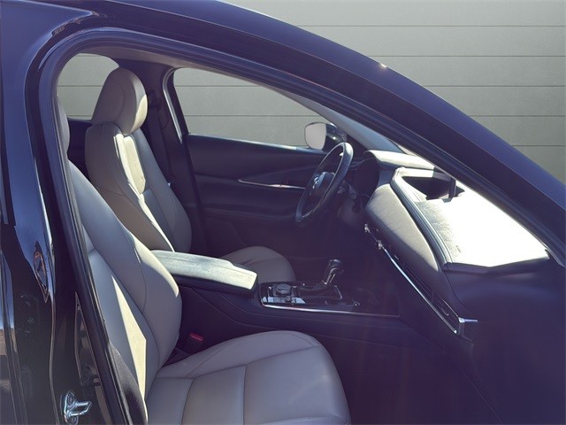 Mazda CX-30 Vehicle Full-screen Gallery Image 15