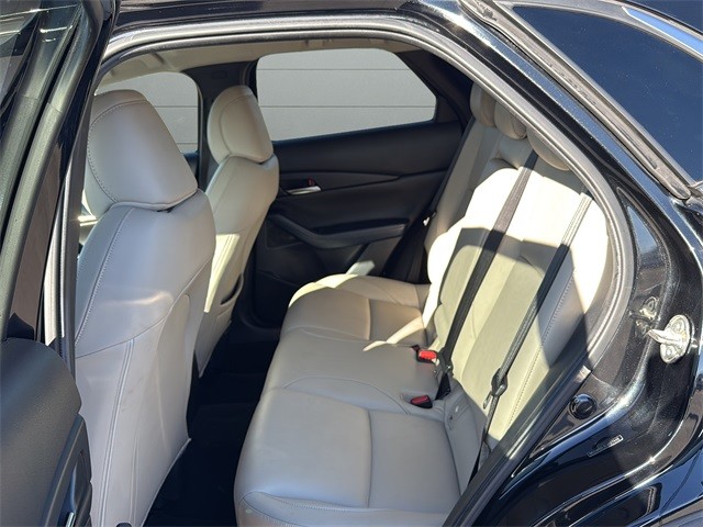 Mazda CX-30 Vehicle Full-screen Gallery Image 16