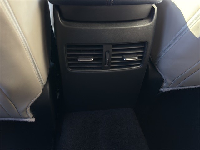 Mazda CX-30 Vehicle Full-screen Gallery Image 17