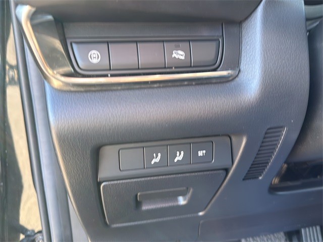 Mazda CX-30 Vehicle Full-screen Gallery Image 18