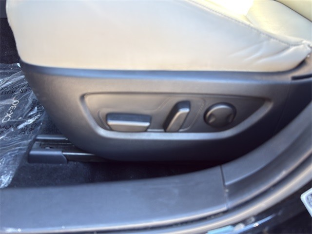 Mazda CX-30 Vehicle Full-screen Gallery Image 26