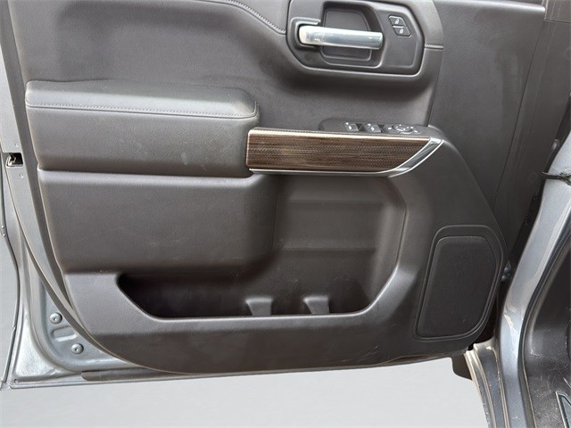 Chevrolet Silverado 1500 Vehicle Full-screen Gallery Image 11