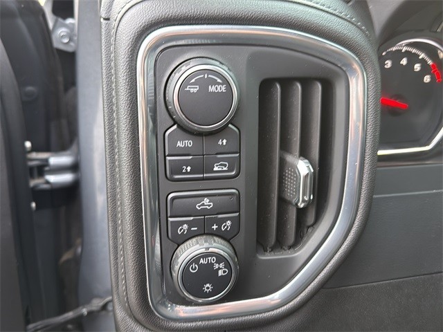 Chevrolet Silverado 1500 Vehicle Full-screen Gallery Image 18
