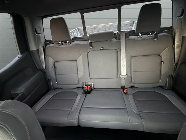 Chevrolet Silverado 1500 Vehicle Full-screen Gallery Image 26