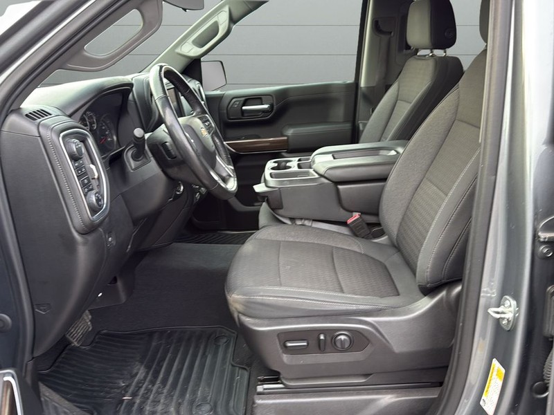 Chevrolet Silverado 1500 Vehicle Full-screen Gallery Image 10