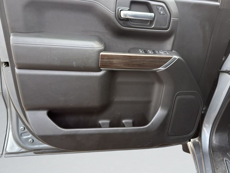 Chevrolet Silverado 1500 Vehicle Full-screen Gallery Image 11