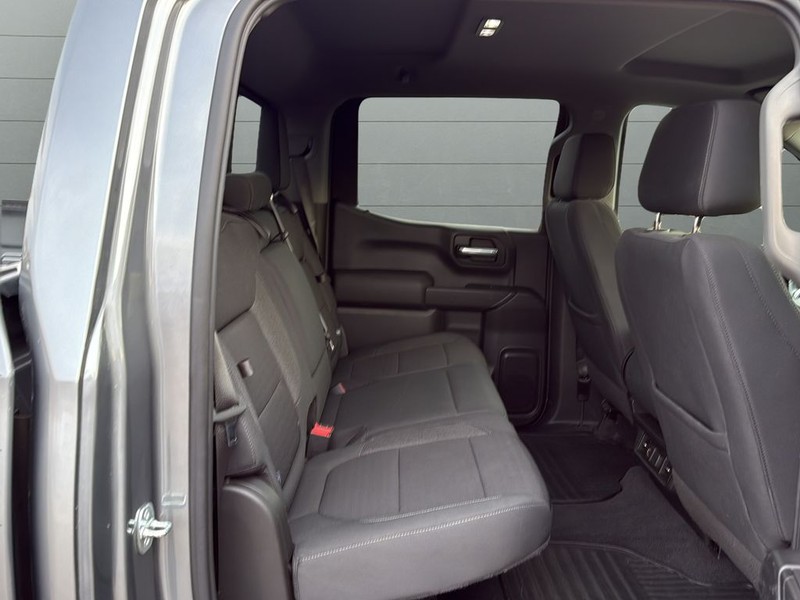 Chevrolet Silverado 1500 Vehicle Full-screen Gallery Image 14