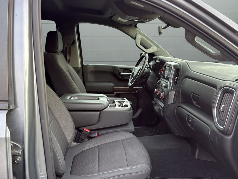 Chevrolet Silverado 1500 Vehicle Full-screen Gallery Image 15