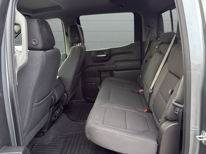 Chevrolet Silverado 1500 Vehicle Full-screen Gallery Image 16