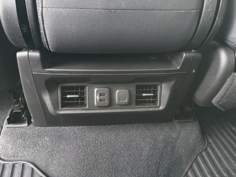 Chevrolet Silverado 1500 Vehicle Full-screen Gallery Image 17