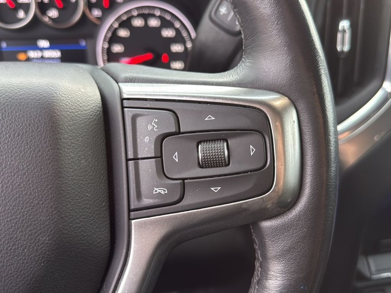 Chevrolet Silverado 1500 Vehicle Full-screen Gallery Image 19