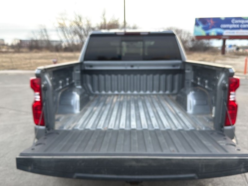 Chevrolet Silverado 1500 Vehicle Full-screen Gallery Image 23