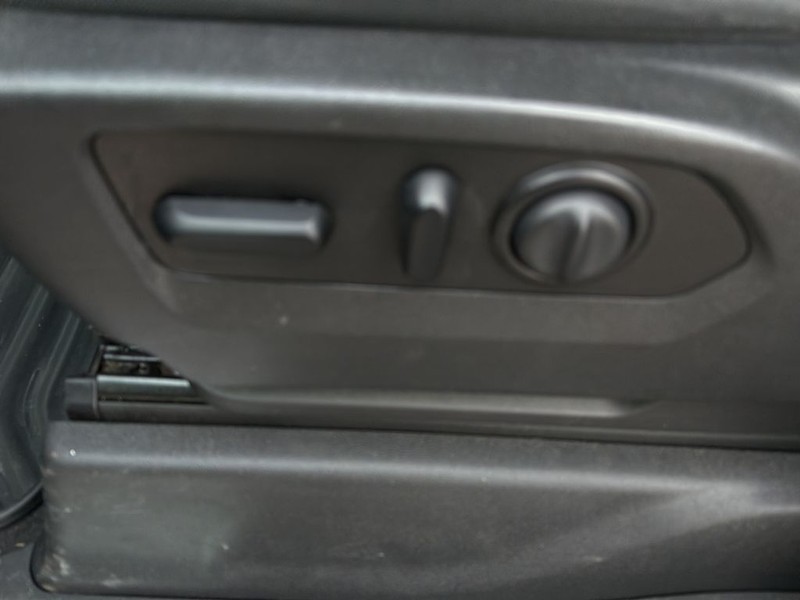 Chevrolet Silverado 1500 Vehicle Full-screen Gallery Image 24