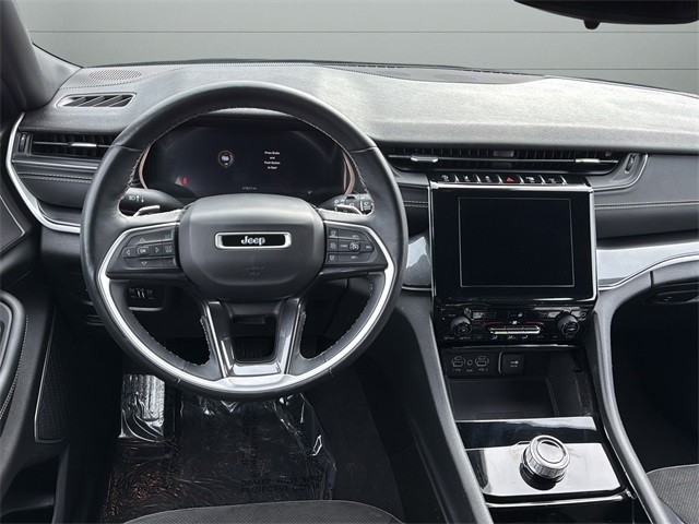 Jeep Grand Cherokee L Vehicle Full-screen Gallery Image 12