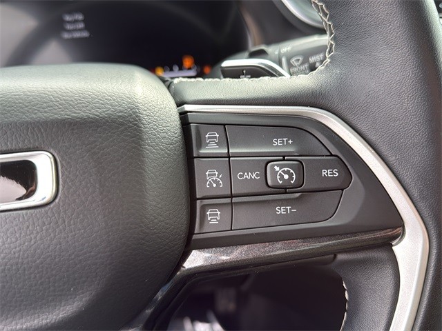 Jeep Grand Cherokee L Vehicle Full-screen Gallery Image 19