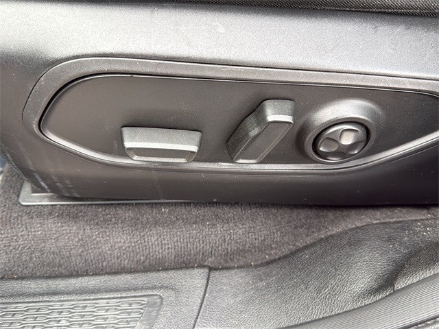 Jeep Grand Cherokee L Vehicle Full-screen Gallery Image 26