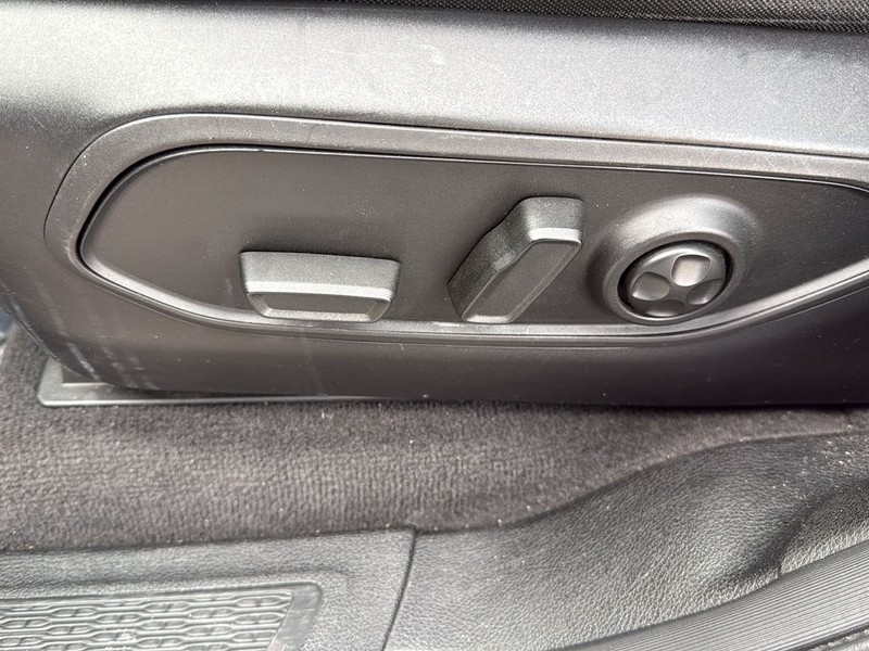 Jeep Grand Cherokee L Vehicle Full-screen Gallery Image 26