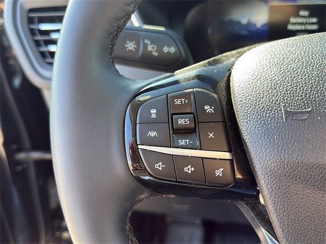 Ford Escape Vehicle Full-screen Gallery Image 9