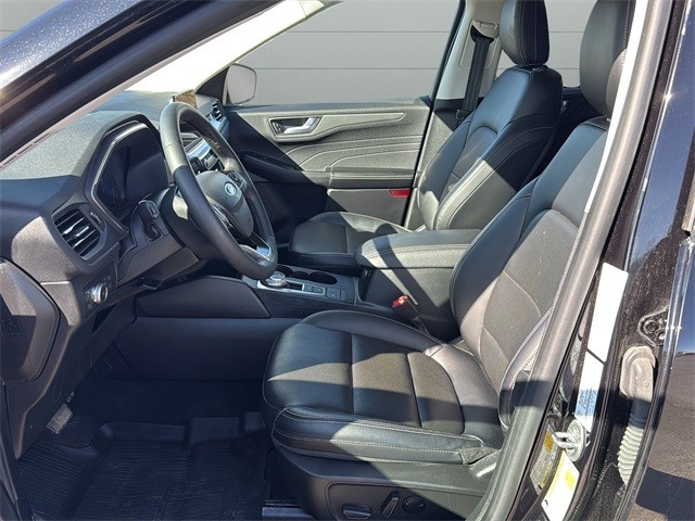 Ford Escape Vehicle Full-screen Gallery Image 10